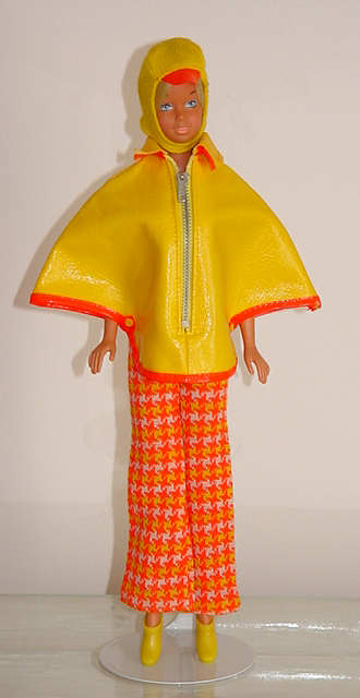 Tenue Vintage Barbie Mattel 1971 - Poncho "Put Out" #3211 Avec Chaussures - Occasion Originale